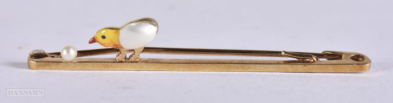 A 14CT GOLD ENAMEL AND PEARL BIRD AND EGG BROOCH. 3 grams. 5 cm wide.: A 14CT GOLD ENAMEL AND PEARL BIRD AND EGG BROOCH. 3 grams. 5 cm wide.