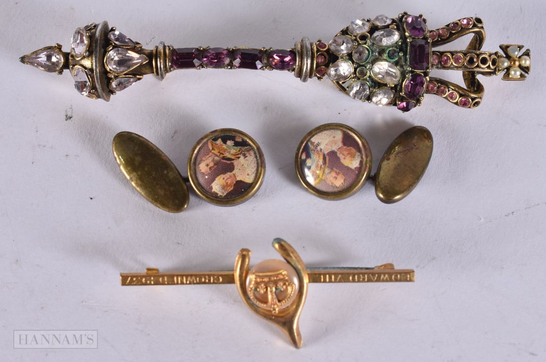 ASSORTED ROYAL RELATED JEWELLERY. 28.6 grams. (qty): ASSORTED ROYAL RELATED JEWELLERY. 28.6 grams. (qty)