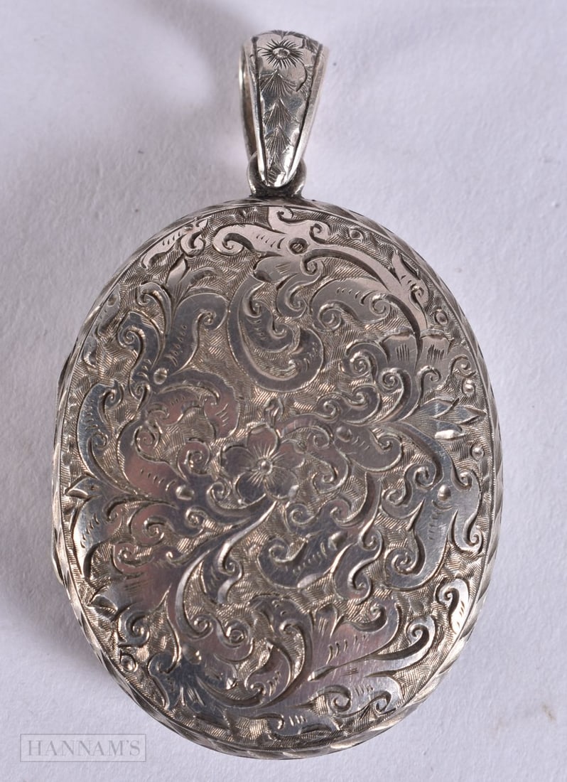 A VICTORIAN WHITE METAL LOCKET. 16 grams. 5.5 cm x 3.25 cm. (1 of 3)