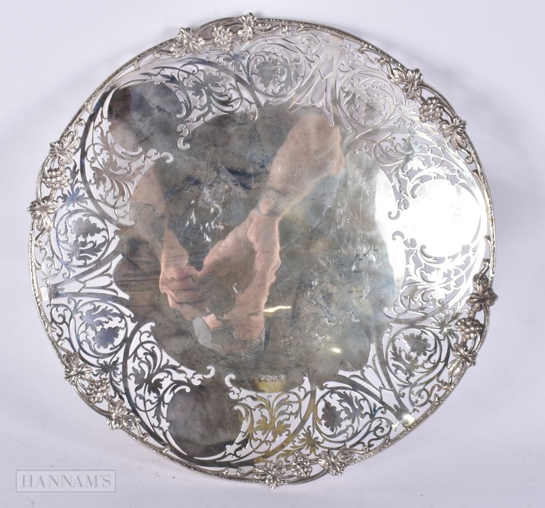 A LARGE RETICULATED SILVER GRAPE VINE BORDER DISH. Sheffield 1958. 831 grams. 30 cm wide. (1 of 4)