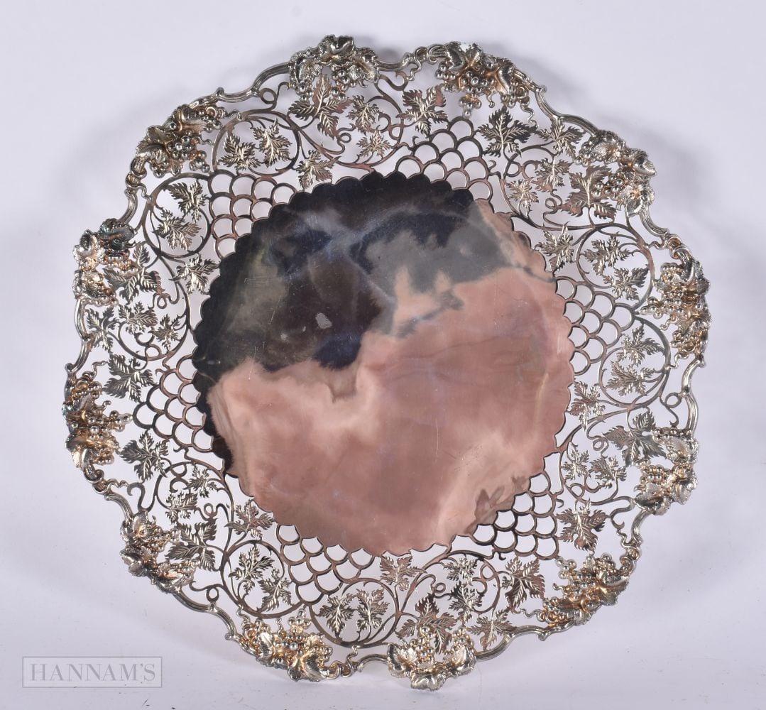 A SMALLER RETICULATED SILVER GRAPE VINE BORDER DISH. Sheffield 1947. 654 grams. 26.5 cm wide. (1 of 3)