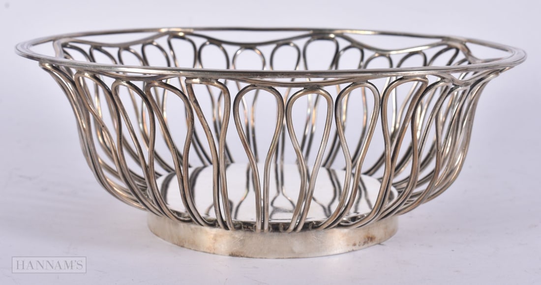 AN EDWARDIAN RETICULATED SILVER BASKET. 412 grams. 20 cm wide. (1 of 4)