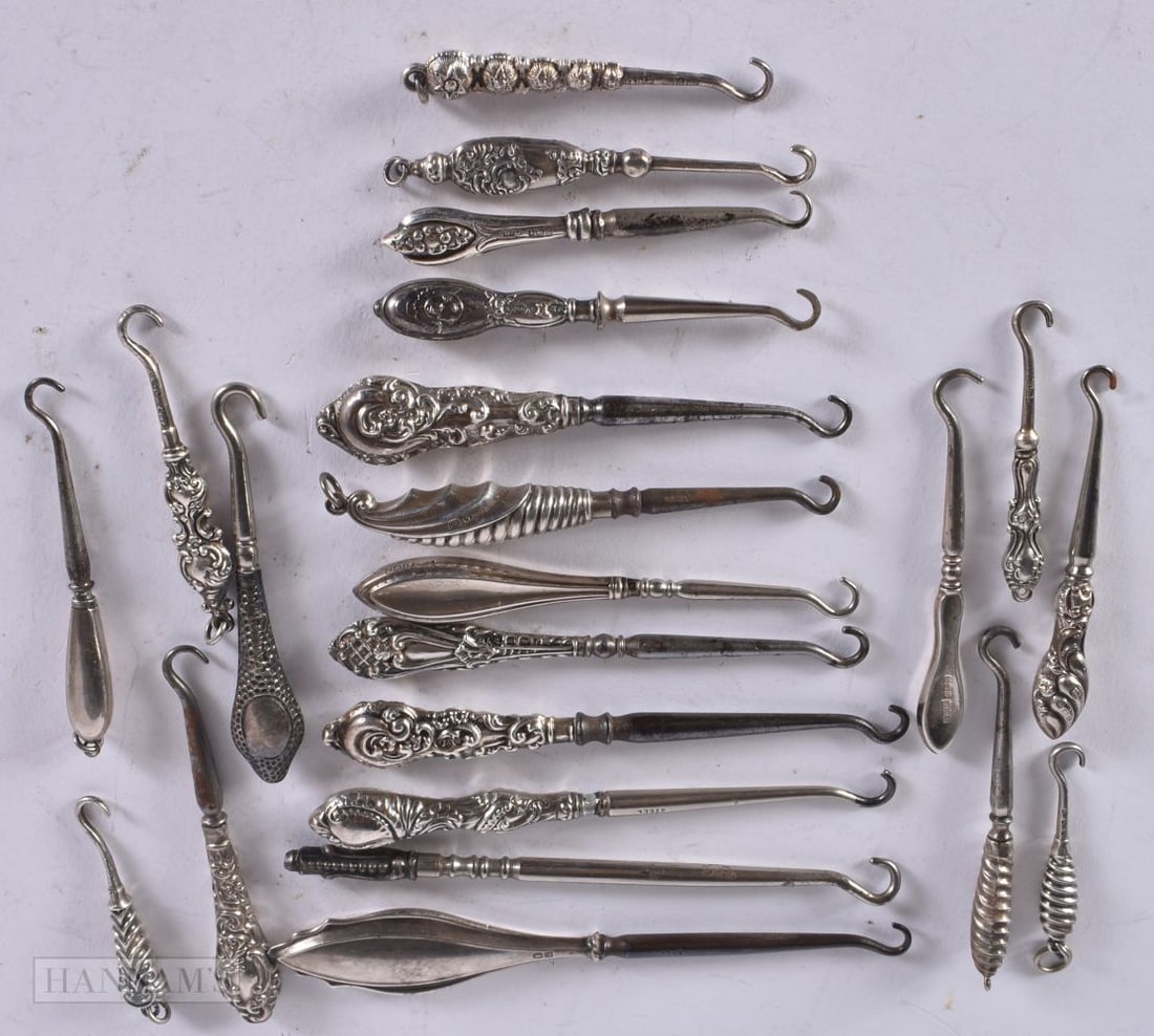 A GROUP OF SMALLER ANTIQUE SILVER HANDLED BUTTON HOOKS. 128 grams overall. (qty): A GROUP OF SMALLER ANTIQUE SILVER HANDLED BUTTON HOOKS. 128 grams overall. (qty)
