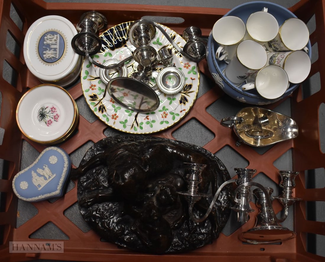 A BOX OF COLLECTABLES including wedgwood etc. (qty): A BOX OF COLLECTABLES including wedgwood etc. (qty)