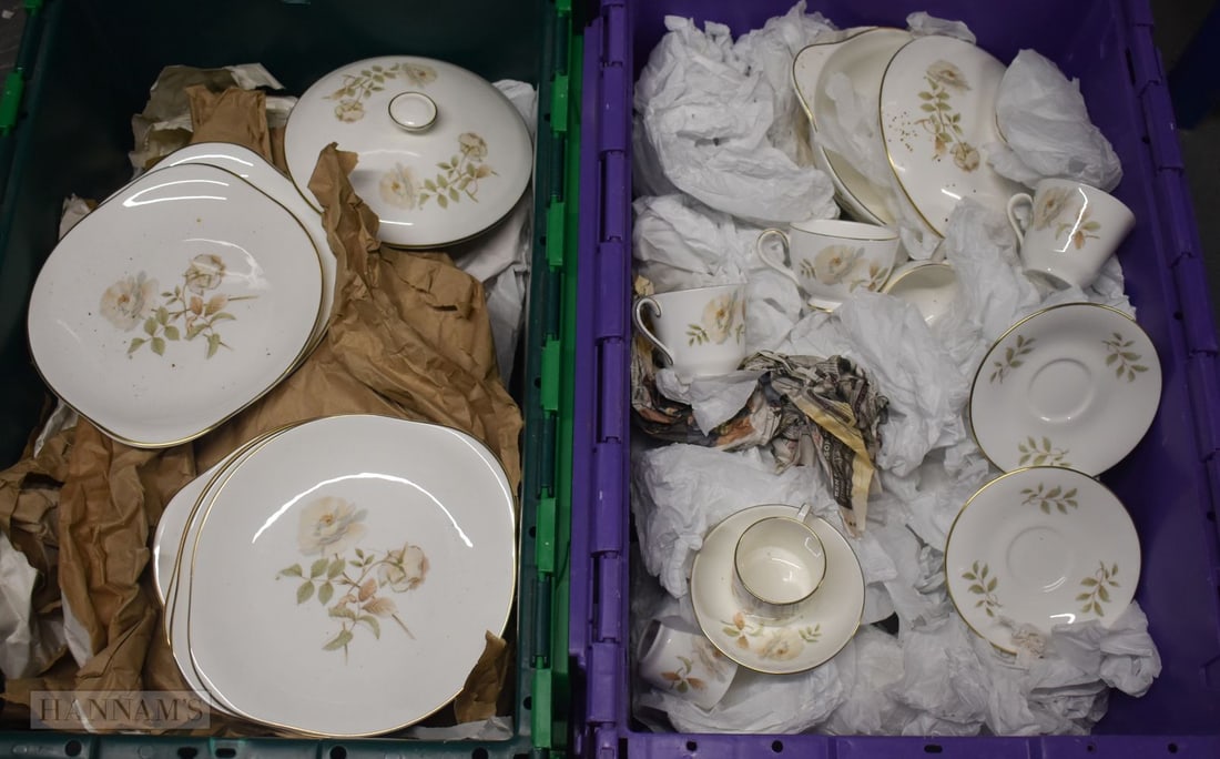 AN EXTENSIVE ROYAL DOULTON YORKSHIRE ROSE DINNER SERVICE. (qty) (1 of 7)