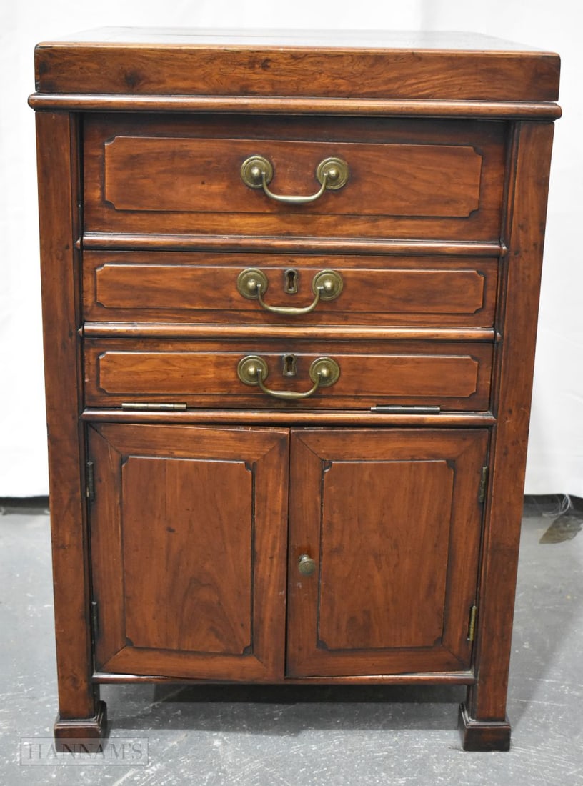 AN UNUSUAL 19TH CENTURY CHINESE CARVED HUANGHUALI WOOD CABINET. 74 cm x 48 cm x 48 cm. (1 of 8)
