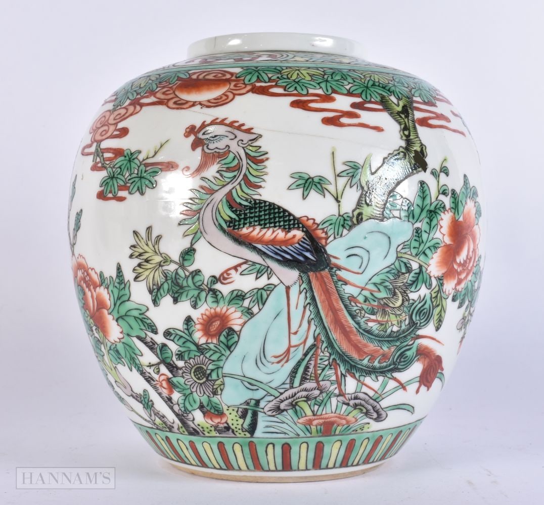 A 19TH CENTURY CHINESE FAMILLE VERTE PORCELAIN GINGER JAR Late Qing. 18 cm x 14 cm.: A 19TH CENTURY CHINESE FAMILLE VERTE PORCELAIN GINGER JAR Late Qing. 18 cm x 14 cm.