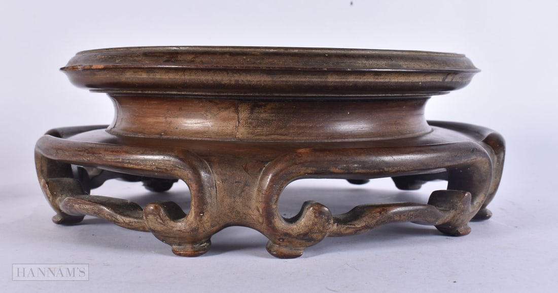 A LARGE EARLY 20TH CENTURY CHINESE CARVED HARDWOOD STAND Late Qing/Republic. 21 cm wide, internal wi: A LARGE EARLY 20TH CENTURY CHINESE CARVED HARDWOOD STAND Late Qing/Republic. 21 cm wide, internal width 18 cm.