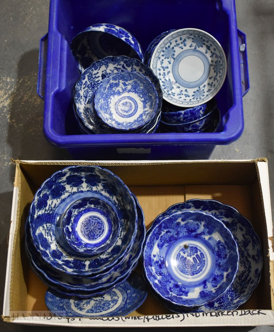 ASSORTED 19TH/20TH CENTURY JAPANESE BLUE AND WHITE PORCELAIN. (qty) (1 of 12)