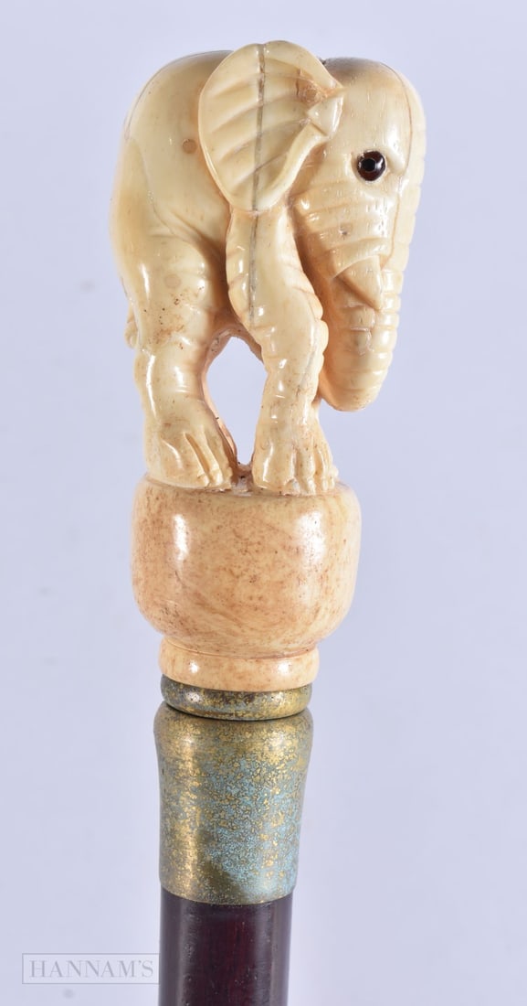 A CARVED BONE WALKING CANE. 90 cm long.: A CARVED BONE WALKING CANE. 90 cm long.