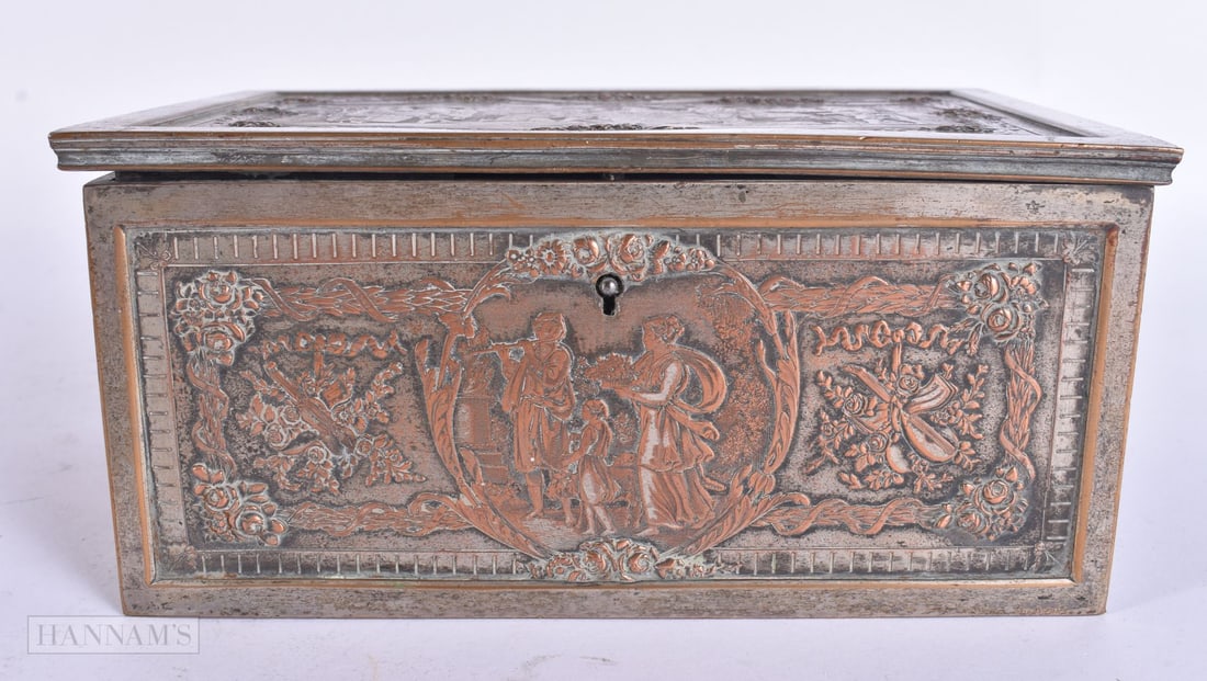AN ANTIQUE SILVER PLATED CASKET. 18 cm x 12 cm.: AN ANTIQUE SILVER PLATED CASKET. 18 cm x 12 cm.