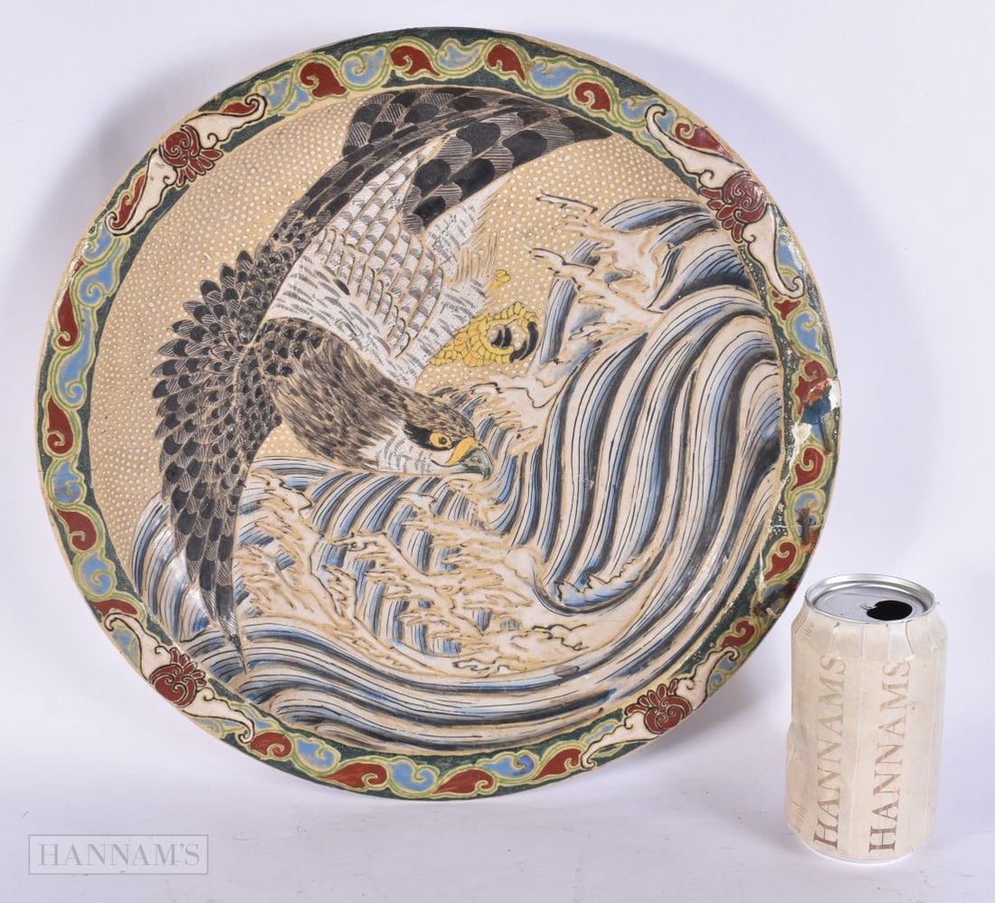 A LATE 19TH CENTURY JAPANESE MEIJI PERIOD SATSUMA DISH painted with a bird. 33 cm diameter.: A LATE 19TH CENTURY JAPANESE MEIJI PERIOD SATSUMA DISH painted with a bird. 33 cm diameter.