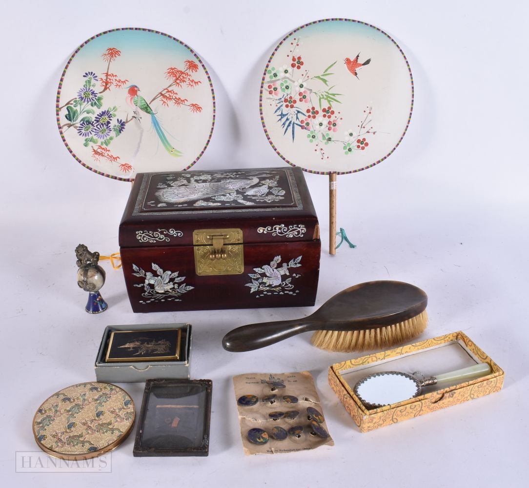 ASSORTED COLLECTABLES. (qty): ASSORTED COLLECTABLES. (qty)
