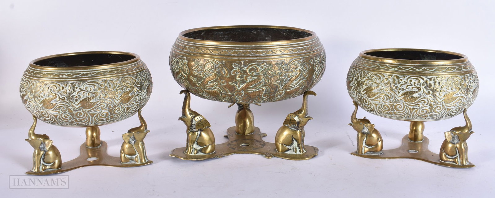 Antique Vintage Bronze Indian / Sri Lankan Offering Bowls with Elephant Stands. Largest 27 cm wide.: Antique Vintage Bronze Indian / Sri Lankan Offering Bowls with Elephant Stands. Largest 27 cm wide. (3)