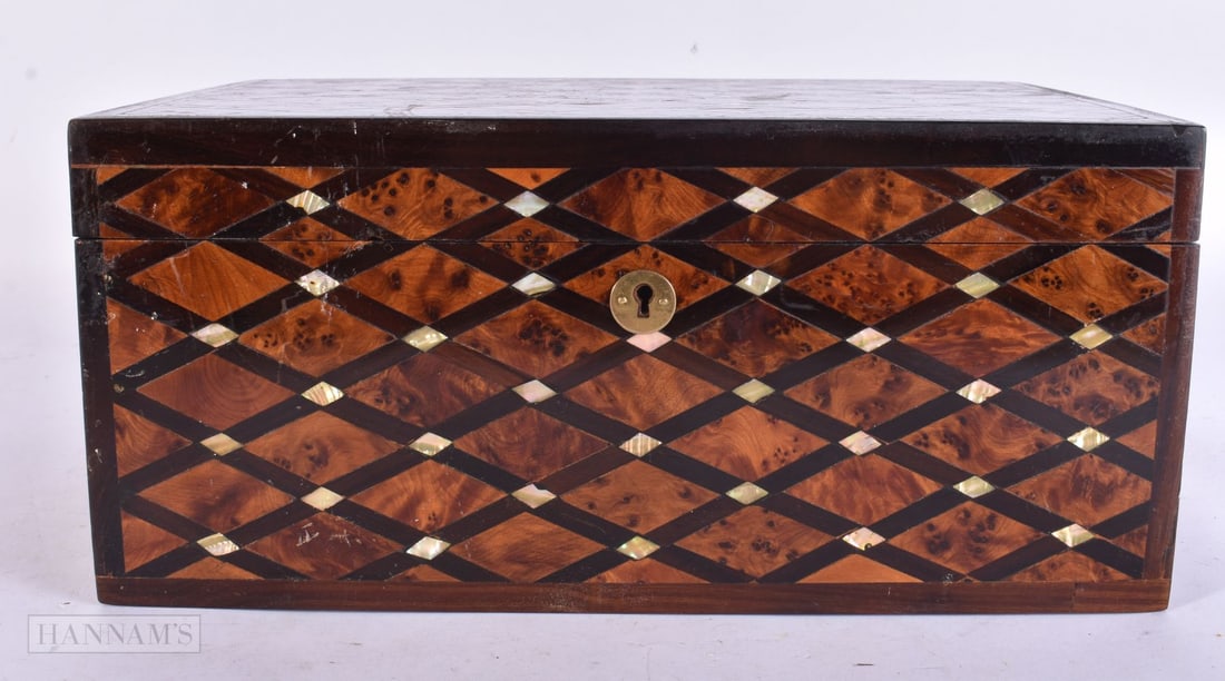 Vintage Lacquer W/ Mother Of Pearl Inlay Moroccan Jewellery Box. 30 cm x 20 cm. (1 of 5)