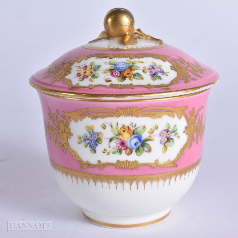 AN 18TH/19TH CENTURY FRENCH SEVRES STYLE ROSE POMPADOUR SUCRIER AND COVER bearing monogram to base a: AN 18TH/19TH CENTURY FRENCH SEVRES STYLE ROSE POMPADOUR SUCRIER AND COVER bearing monogram to base and inner cover. 10 cm x 7.5 cm.