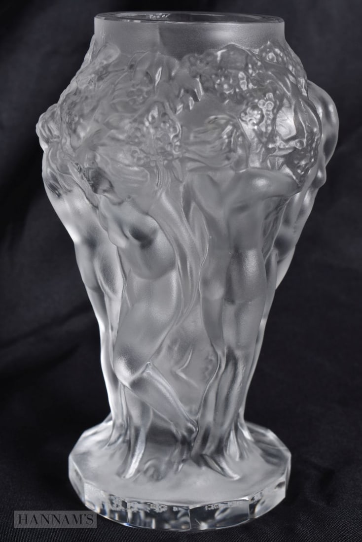 A CZECH DESNA GLASS NUDE MAIDENS VASE. 12.5 cm high.: A CZECH DESNA GLASS NUDE MAIDENS VASE. 12.5 cm high.