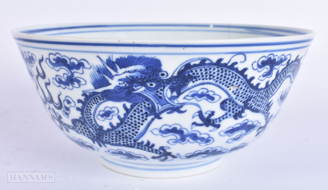 AN UNUSUAL 19TH CENTURY CHINESE BLUE AND WHITE PORCELAIN DRAGON BOWL bearing private hallmark to bas: AN UNUSUAL 19TH CENTURY CHINESE BLUE AND WHITE PORCELAIN DRAGON BOWL bearing private hallmark to base. 18 cm wide.
