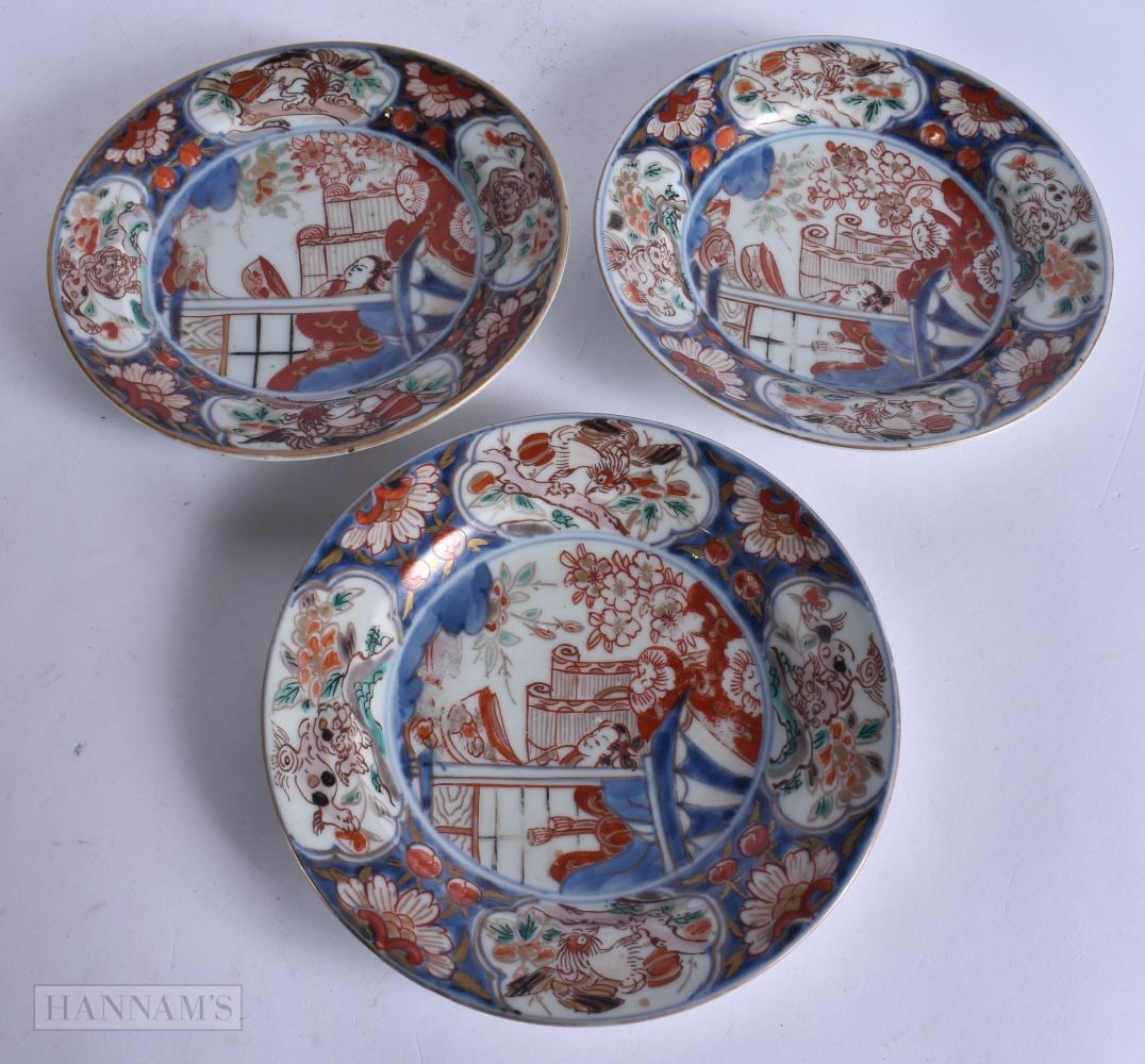 THREE 17TH/18TH CENTURY JAPANESE GENROKU PERIOD IMARI PORCELAIN PLATES. 15.5 cm wide. (3): THREE 17TH/18TH CENTURY JAPANESE GENROKU PERIOD IMARI PORCELAIN PLATES. 15.5 cm wide. (3)