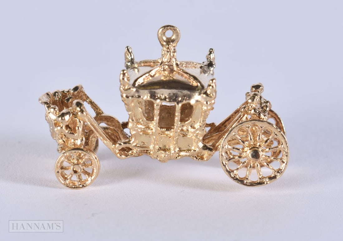A Vintage 9ct gold novelty British Royal gold State coach carriage charm/pendant, maker S & K, Londo: A Vintage 9ct gold novelty British Royal gold State coach carriage charm/pendant, maker S & K, London 1960, 35.4mm, 10.3g
