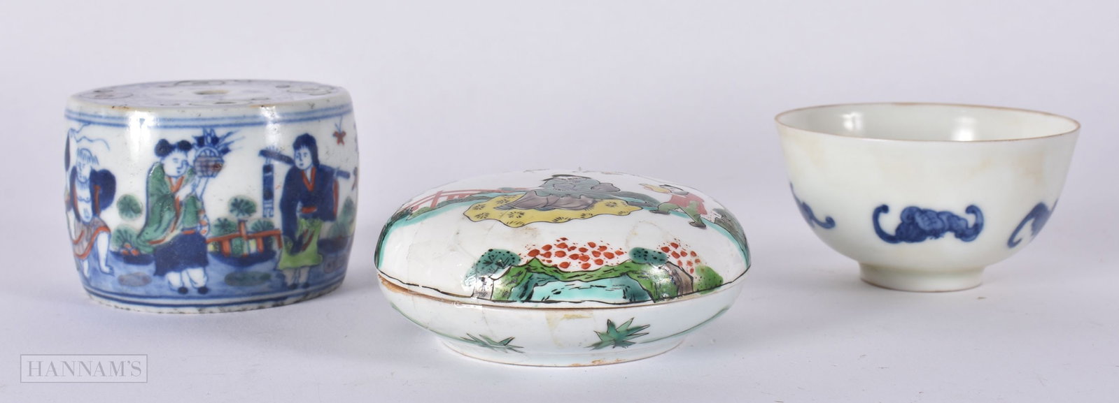 AN EARLY 20TH CENTURY CHINESE FAMILLE VERTE PORCELAIN PASTE BOX together with a water dropper & teab (1 of 3)