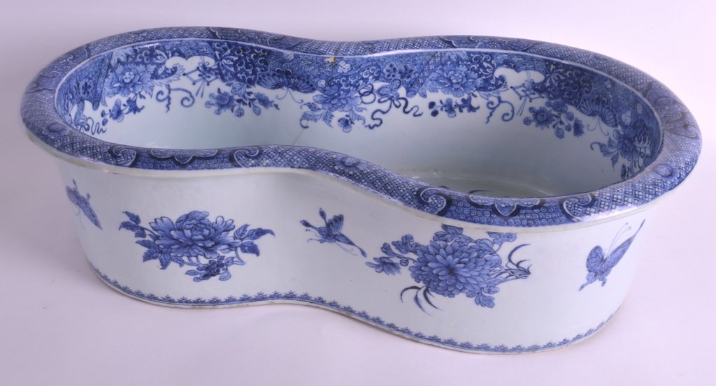 A RARE 18TH CENTURY CHINESE EXPORT PORCELAIN FOOT BATH: A RARE 18TH CENTURY CHINESE EXPORT PORCELAIN FOOT BATH Qianlong, painted to the interior with flowering rock, the exterior with butterflies, bold floral sprays and insects. 1ft 9.5ins wide. £800-1200