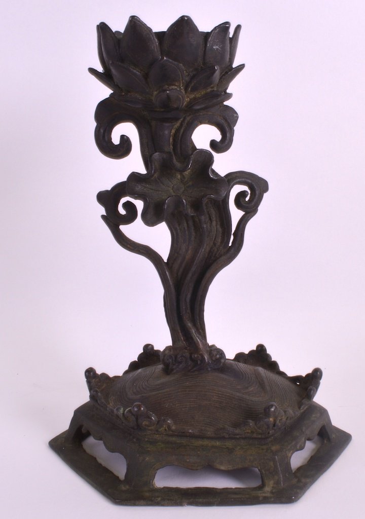 A CHINESE QING DYNASTY BRONZE ORNAMENTAL INCENSE BURNER: A CHINESE QING DYNASTY BRONZE ORNAMENTAL INCENSE BURNER with naturalistic column, upon a hexagonal base. 9.25ins high. £100-150