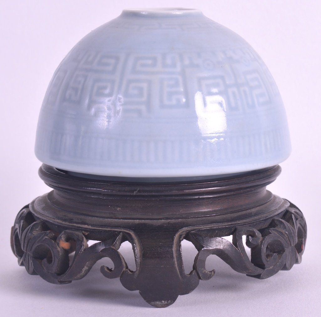 A 19TH CENTURY CHINESE CLARE DE LUNE INK POT bearing: A 19TH CENTURY CHINESE CLARE DE LUNE INK POT bearing Kangxi marks to base, decorated all over with archaic style motifs. 3.5ins wide.