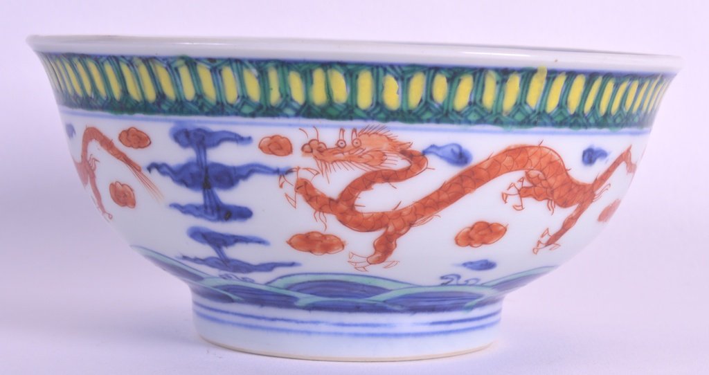 AN EARLY 18TH CENTURY CHINESE CIRCULAR PORCELAIN BOWL: AN EARLY 18TH CENTURY CHINESE CIRCULAR PORCELAIN BOWL Yongzheng mark and period, decorated with four claw dragons amongst clouds. 6ins diameter. Provenance: Purchased from Artemesia, 20th June 1988.