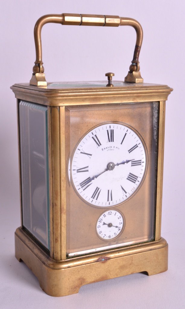 A LATE 19TH CENTURY FRENCH BRASS REPEATING CARRIAGE: A LATE 19TH CENTURY FRENCH BRASS REPEATING CARRIAGE CLOCK with white enamel dial and black painted numerals, Grand Sonnerie setting.6.75ins high inc handle. £200-300.