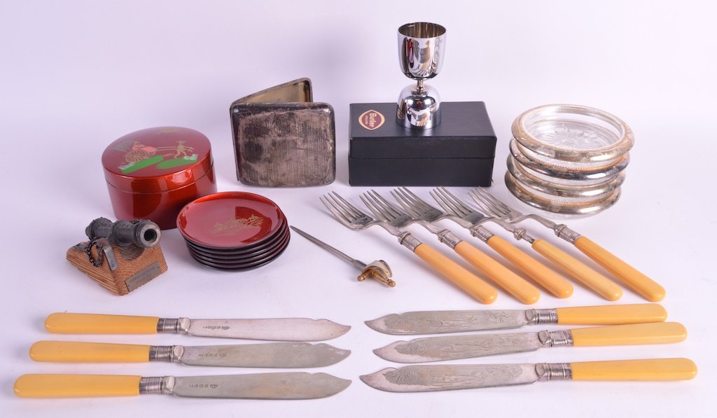 AN EDWARDIAN SILVER CIGARETTE CASE together with four: AN EDWARDIAN SILVER CIGARETTE CASE together with four silver plated serving dishes etc. (qty)