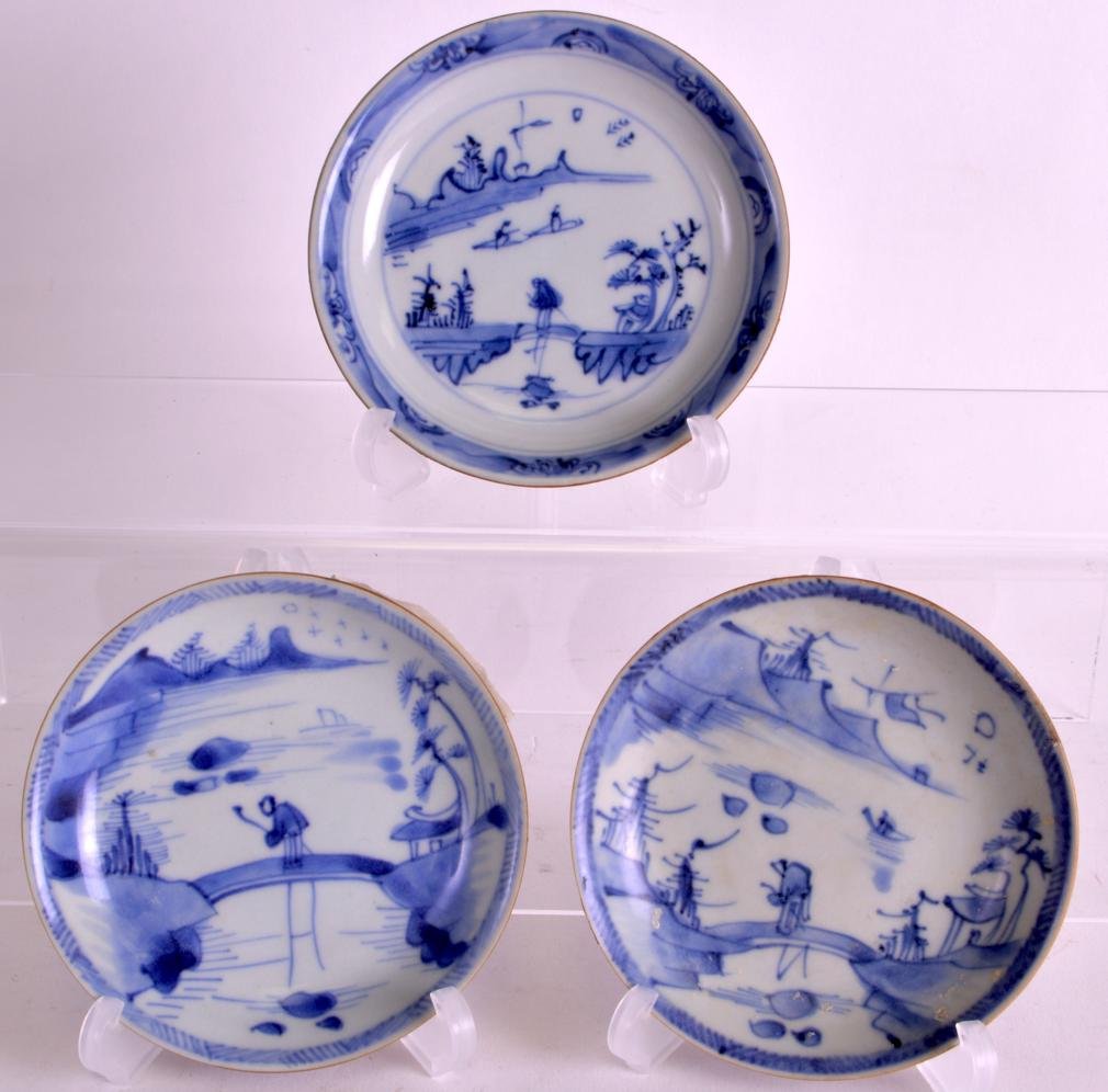 A SET OF THREE 18TH CENTURY CHINESE BLUE AND WHITE CA (1 of 2)