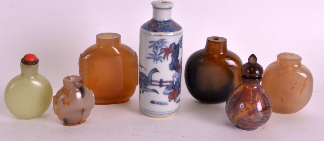 A 19TH CENTURY CHINESE CARVED AGATE SNUFF BOTTLE (1 of 1)