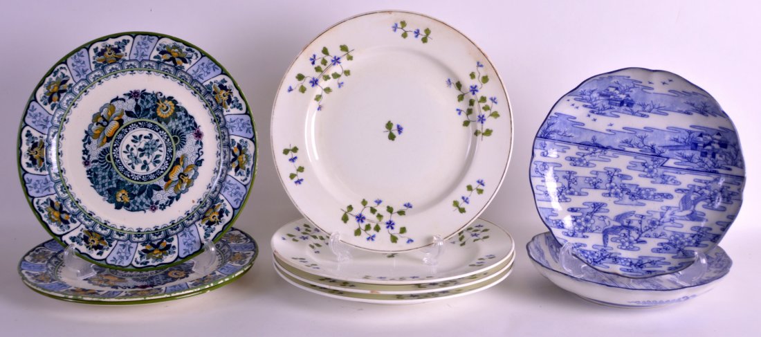 A PAIR OF 19TH CENTURY JAPANESE BLUE AND WHITE PLATES: A PAIR OF 19TH CENTURY JAPANESE BLUE AND WHITE PLATES together with a 3 x Wedgwood plates & 4 x Minton plates. (9)