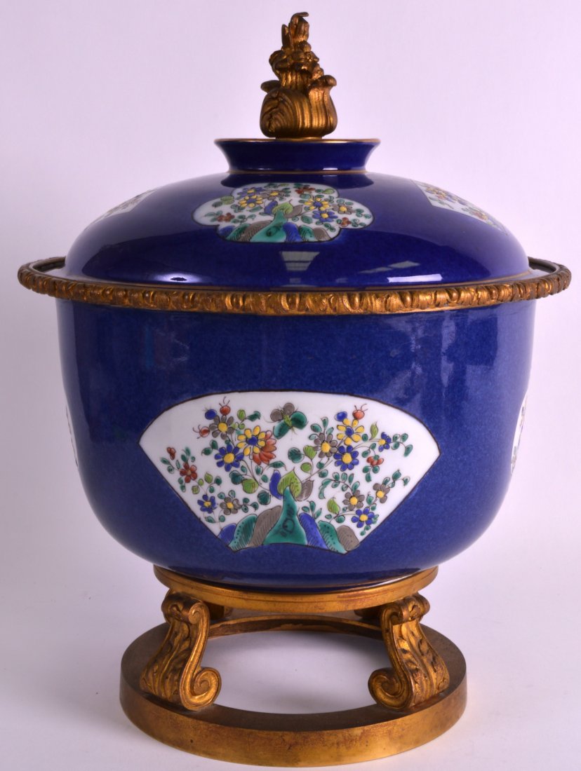 A LARGE 19TH CENTURY SAMSONS OF PARIS PORCELAIN POTICHE (1 of 1)