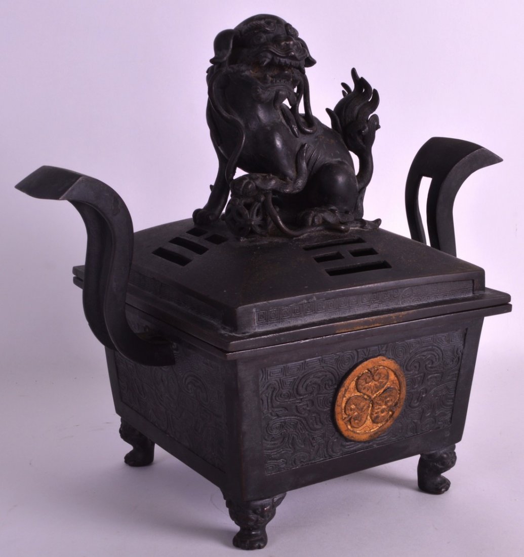 A 19TH CENTURY TWIN HANDLED JAPANESE MEIJI PERIOD (1 of 3)