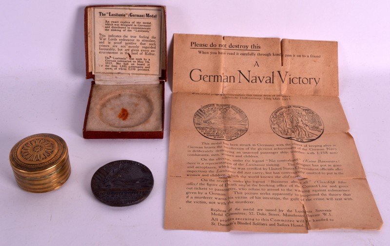 AN EARLY 19TH CENTURY DUTCH BRASS SNUFF BOX AND COVER (1 of 1)