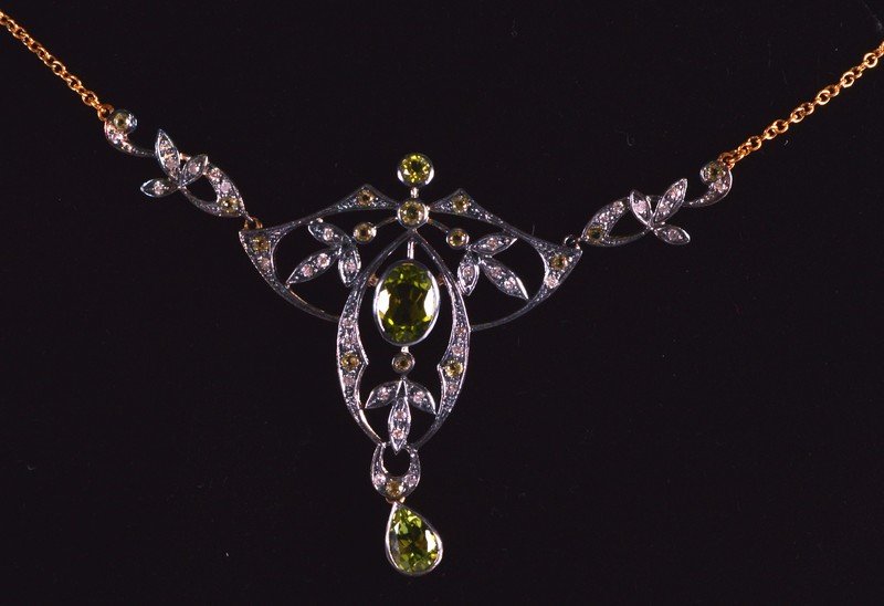 AN ART NOUVEAU DESIGN 9K GOLD SILVER NECKLACE set with (1 of 1)