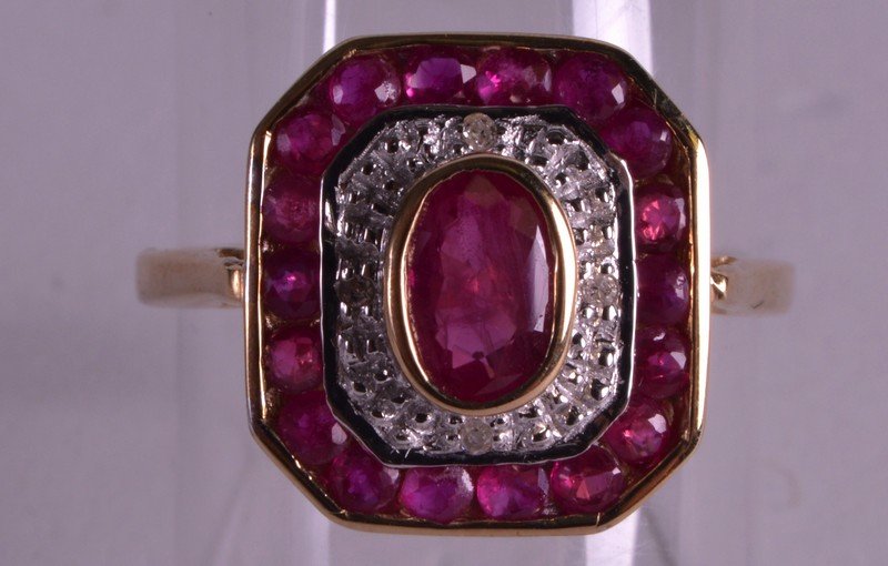 AN ART DECO DESIGN 9K RUBY AND DIAMOND RING. (1 of 2)
