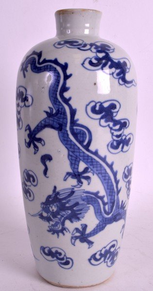 AN 18TH/19TH CENTURY KOREAN BLUE AND WHITE VASE painted (1 of 3)