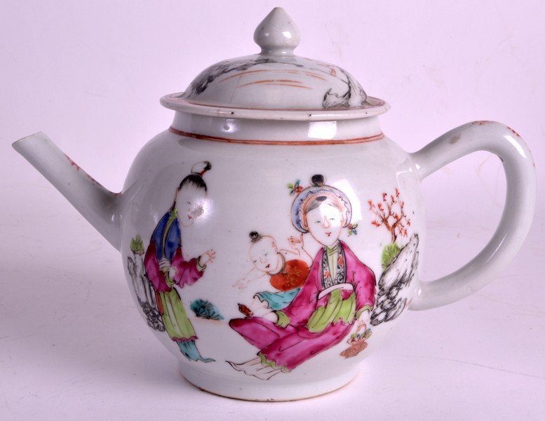 AN 18TH CENTURY CHINESE EXPORT TEAPOT AND COVER (1 of 3)