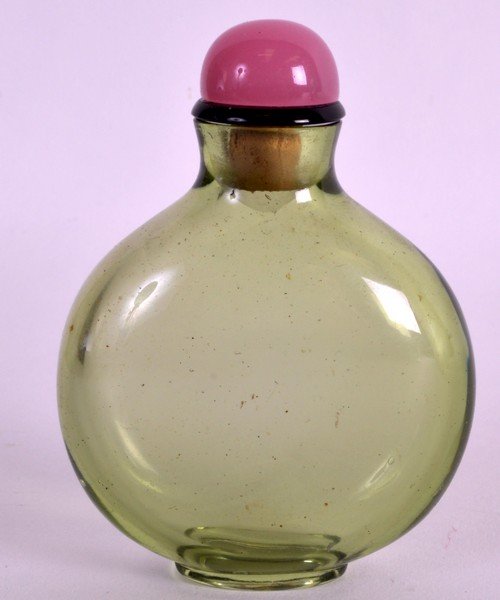 A 19TH CENTURY CHINESE GREEN GLASS SNUFF BOTTLE AND (1 of 3)