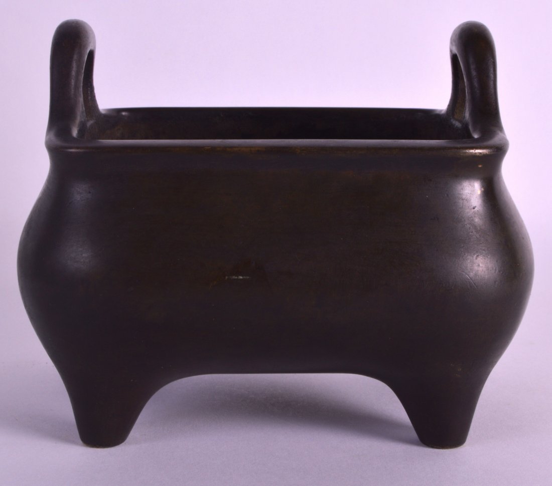 A CHINESE QING DYNASTY TWIN HANDLED BRONZE CENSER (1 of 5)