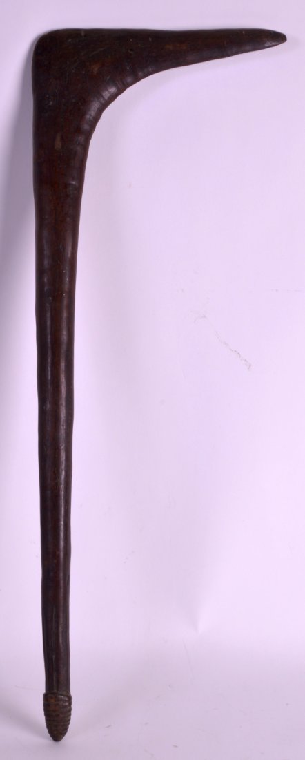 A GOOD LATE 19TH CENTURY ABORIGINAL LEANGLE CLUB: A GOOD LATE 19TH CENTURY ABORIGINAL LEANGLE CLUB Western Victoria, Australia, with subtle ripples running from base to tip. 2Ft 2ins long. Provenance: Property of a Private Local estate.