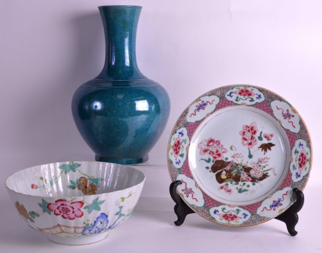 AN 18TH CENTURY CHINESE EXPORT FAMILLE ROSE DISH (1 of 3)