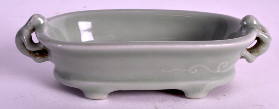 A 19TH CENTURY CHINESE CELADON BRUSH WASHER bearing (1 of 2)