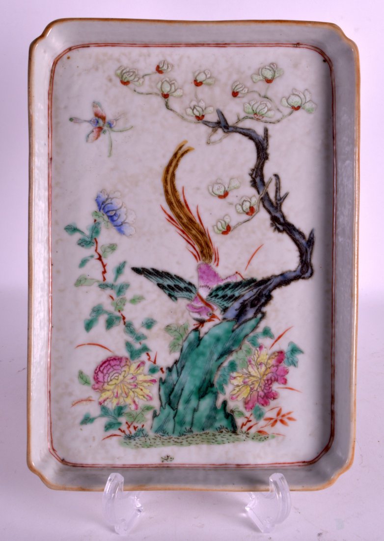 A 19TH CENTURY CHINESE FAMILLE ROSE TRAY Tongzhi, (1 of 1)