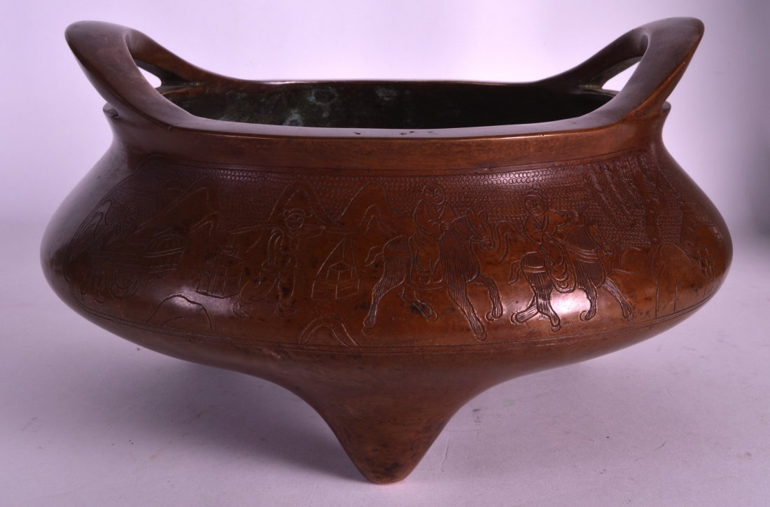 A LARGE CHINESE TWIN HANDLED BRONZE CENSER 20th (1 of 3)