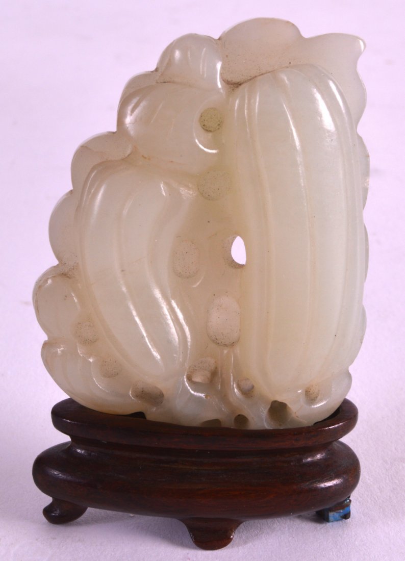 AN EARLY 20TH CENTURY CHINESE CARVED WHITE JADE CARVING (1 of 2)