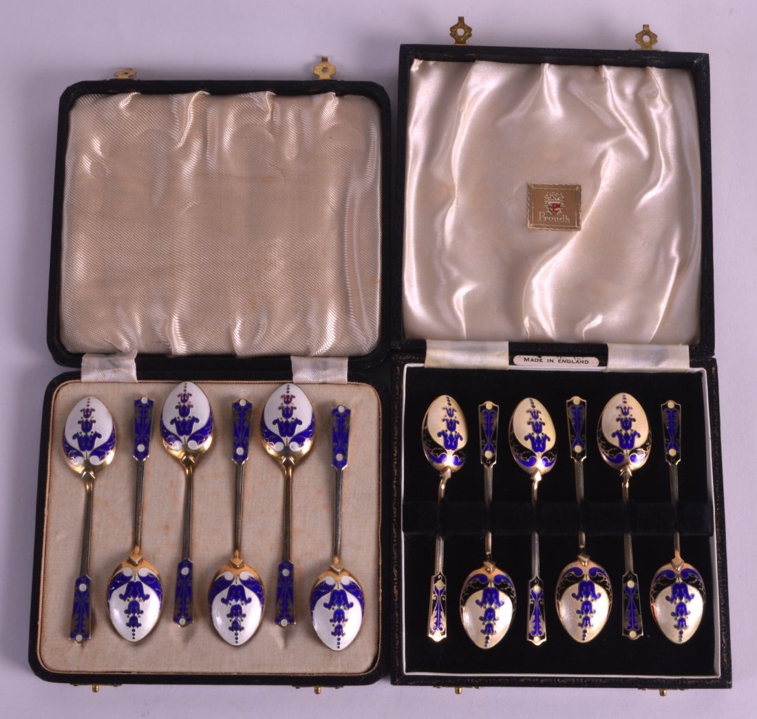 A SET OF ART DECO SILVER AND ENAMEL COFFEE SPOONS (1 of 1)